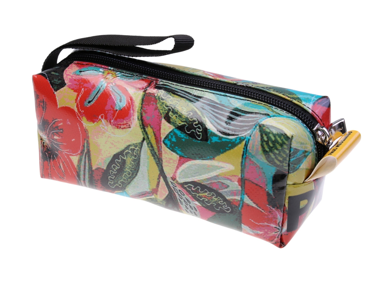 ..PENCIL CASE WITH FLORAL FANTASY.