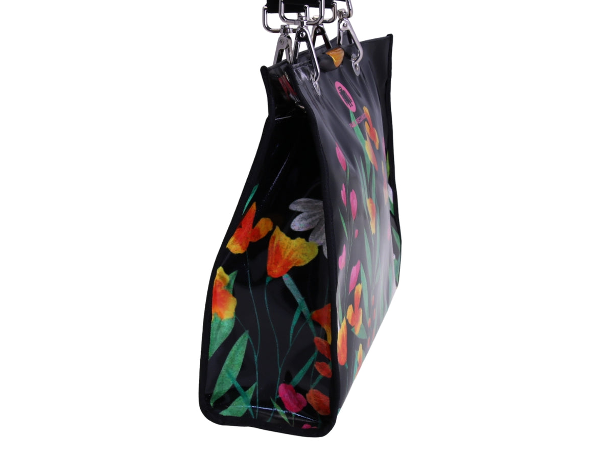 BLACK SHOPPER BAG WITH FLORAL FANTASY. MODEL PEPE MADE OF LORRY TARPAULIN.