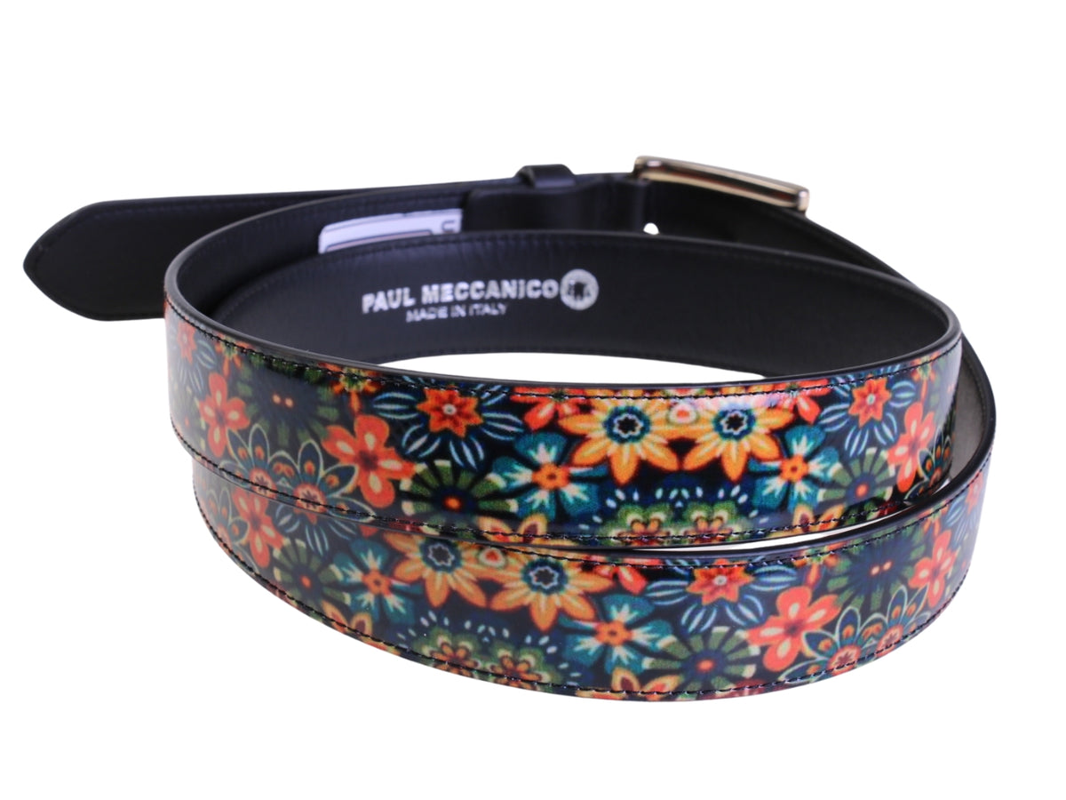 .BLACK WOMEN&#39;S BELT WITH FLORAL FANTASY MADE OF LORRY TARPAULIN.