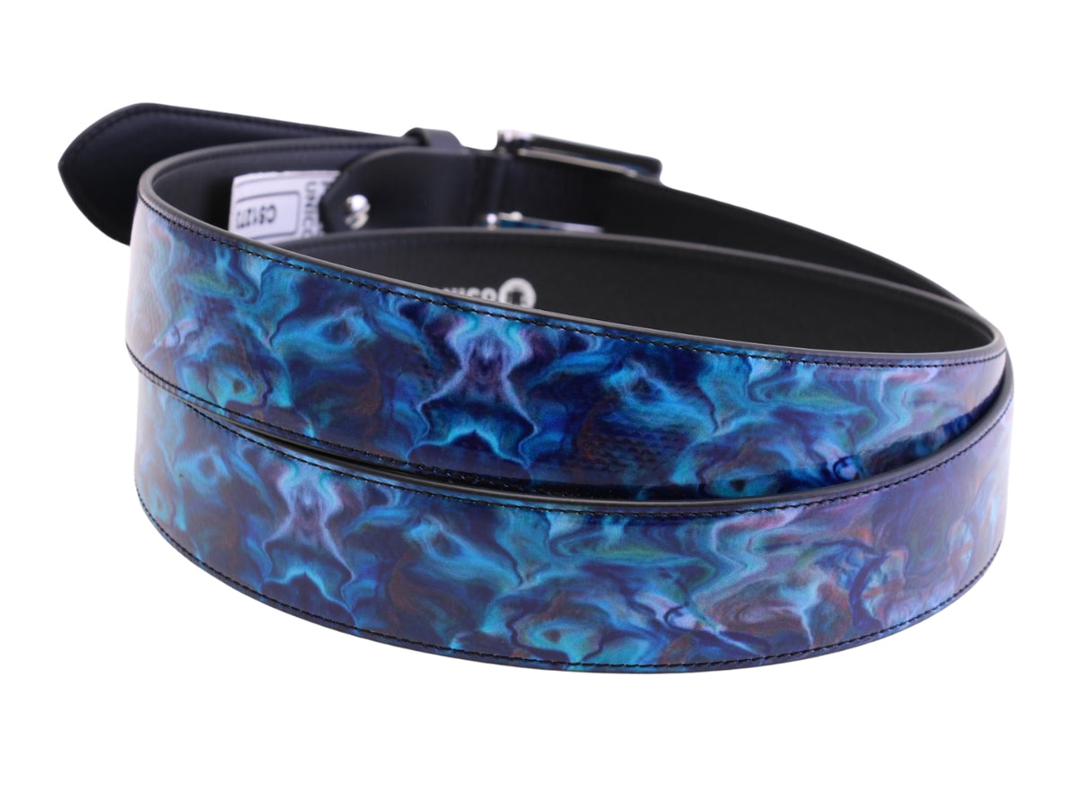 -BLUE MEN&#39;S BELT WITH TIE DYE FANTASY MADE OF LORRY TARPAULIN.