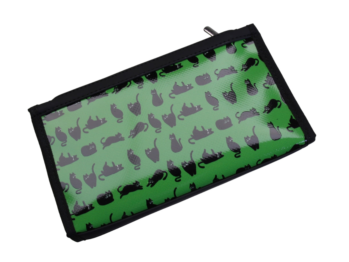 GREEN LARGE WOMEN&#39;S WALLET &quot;CATS&quot;. MODEL PIT MADE OF LORRY TARPAULIN.