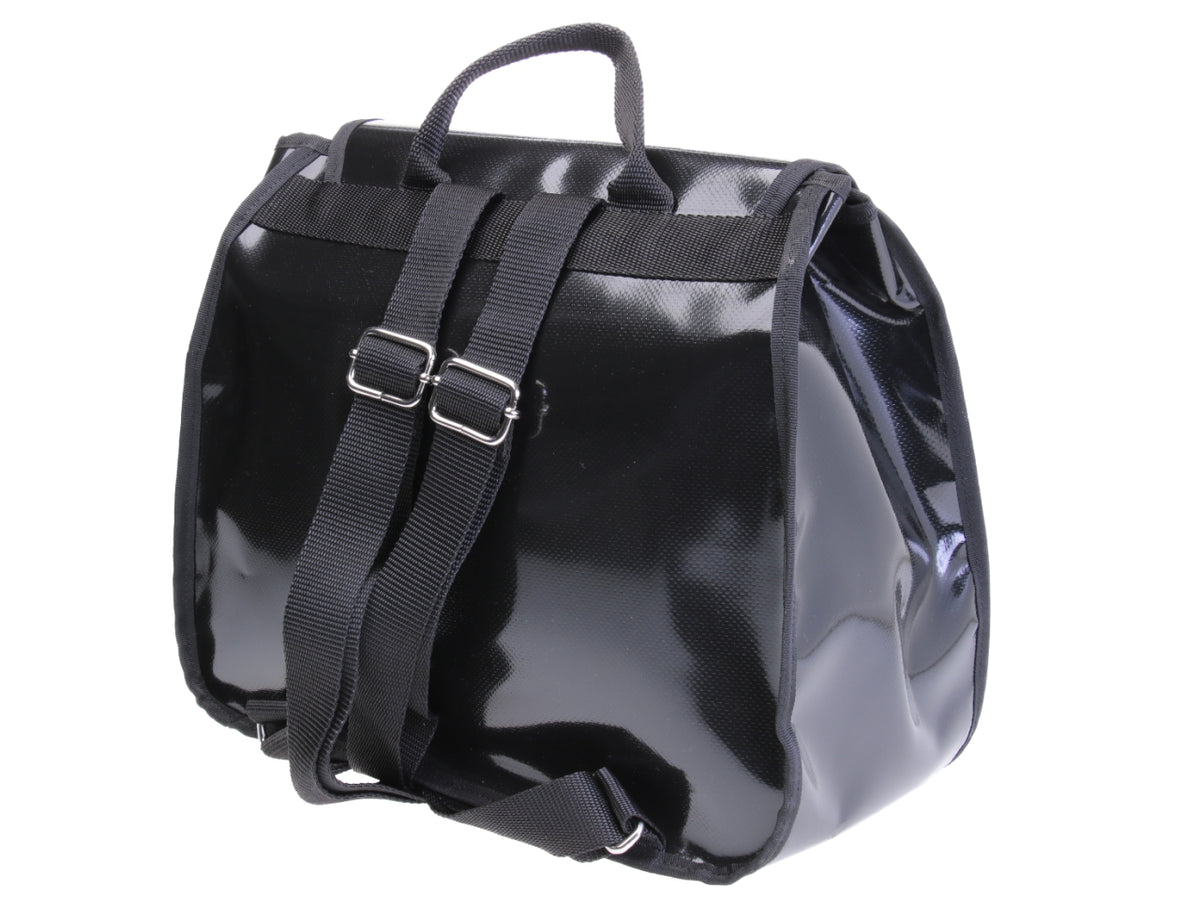 BLACK WOMEN&#39;S &quot;BACK BAG&quot; WITH METALLIC LOGO. MODEL PULP MADE OF LORRY TARPAULIN.